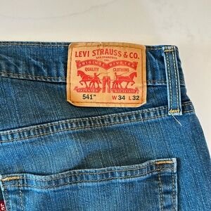 Levi’s 541 Athletic Taper Fit Men’s Jeans. W34 L32